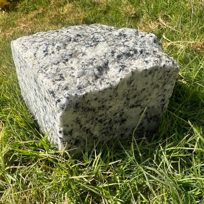 P White Granite Cobblestone 800x800 splitface compressed